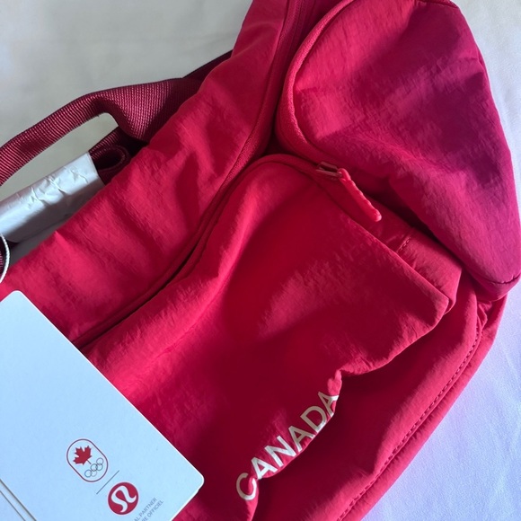 🆕🇨🇦 Lululemon Team Canada Olympic Utility Crossbody Bag 6.5L - Spicy Red - Picture 7 of 11